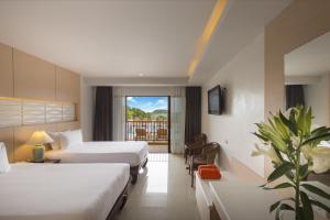 Postel nebo postele na pokoji v ubytování Chanalai Garden Resort, Kata Beach
