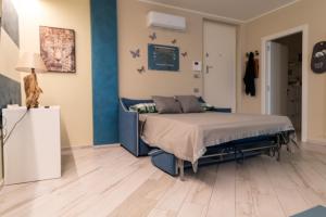 Un pat sau paturi într-o cameră la LaGioia Relax&Business