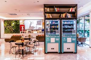 Lounge nebo bar v ubytování LNCommunity Guangzhou Haizhu Branch