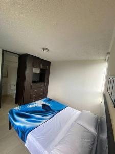 Una cama o camas en una habitación de Excelente apartamento en conjunto cerrado Santa Rosa de Cabal