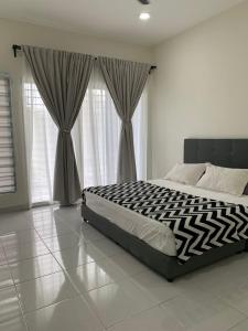 a bedroom with a black and white bed with curtains at Juwita&Arjuna Homestay Teluk Senangin 