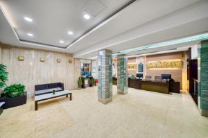 an office lobby with a couch and a table at Hangzhou Bokai Westlake Hotel in Hangzhou