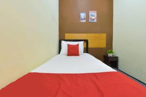 Ein Bett oder Betten in einem Zimmer der Unterkunft Dimensi Hotel