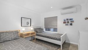 Treetops At Copacabana Accom Holidays客房内的一张或多张床位
