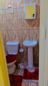 Koupelna v ubytování Parati mirim Kadoshi