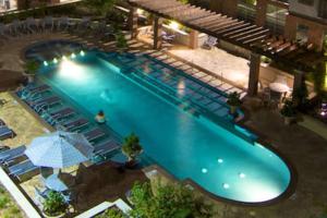 an overhead view of a large swimming pool at night at Stylish and Cozy in Dallas Downtown in Dallas