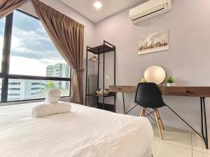 a bedroom with a white bed and a window at PoolView Waterpark 300Mbps Ipoh Homestay Manhattan Condo 4-7pax 3bedroom Station 18 pengkalan in Ipoh