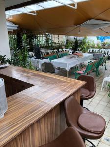 Restaurace v ubytování THE MANSION - BACKPACKERS Near AIRPORT