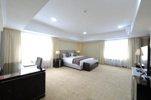 Łóżko lub łóżka w pokoju w obiekcie Alpha Hotel Mongolia