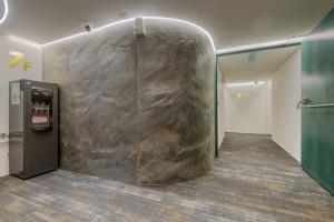 a large metal wall in an office lobby with a machine at Saturn Hotel in Taichung +44 photos
