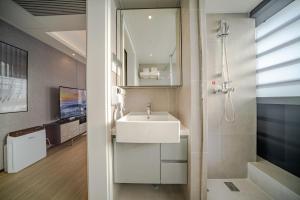 a bathroom with a sink and a shower at BORUISI Executive Apartment in Shenzhen