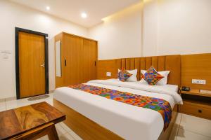 FabHotel The Gravity Inn客房内的一张或多张床位