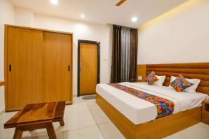 FabHotel The Gravity Inn客房内的一张或多张床位