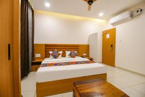 FabHotel The Gravity Inn客房内的一张或多张床位