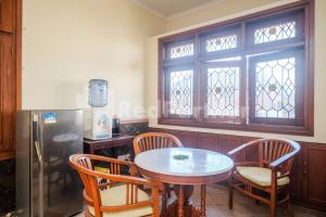 Restoran ili drugo mesto za obedovanje u objektu Griya Fatima Mitra RedDoorz near UGM