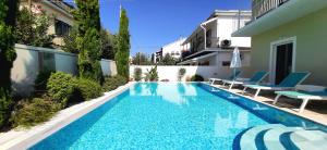 Bazén v ubytování The Central Residence - Kassiopi Corfu Villas nebo v jeho okolí