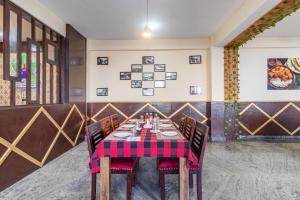 a table in a restaurant with a checkered table cloth at Treebo Trend Shimla Ayurvedic Retreat Kufri in Kūfrī