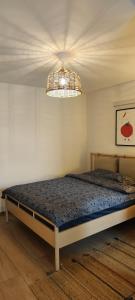 Tempat tidur dalam kamar di POMODORO ROOMS