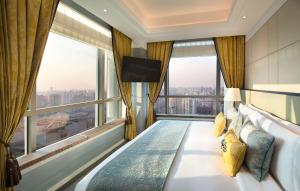 Postel nebo postele na pokoji v ubytování The St. Regis Shanghai Jingan