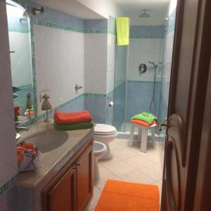 Casetta Anacaprese tesisinde bir banyo