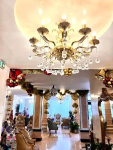a living room with a chandelier and christmas decorations at HOTEL ROYAL Paris Ivry in Ivry-sur-Seine