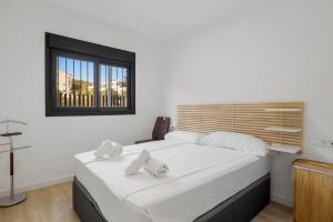 Katil atau katil-katil dalam bilik di Panoramic terrace with pool in Benalmádena - Ref 43