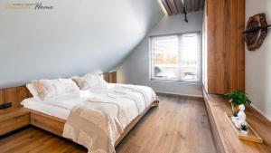 En eller flere senge i et værelse på Wonder Home - Luksusowy dom Casa Moderna z dwoma tarasami w cichej okolicy blisko Karpacza