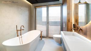 Et badeværelse på Wonder Home - Luksusowy dom Casa Moderna z dwoma tarasami w cichej okolicy blisko Karpacza