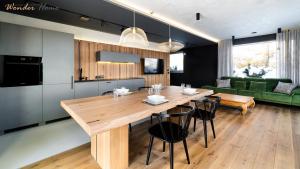 Køkken eller tekøkken på Wonder Home - Luksusowy dom Casa Moderna z dwoma tarasami w cichej okolicy blisko Karpacza