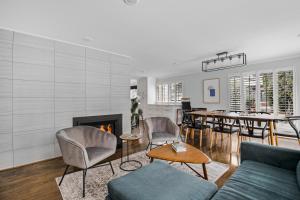 a living room with a couch and a fireplace at Bellevue 2br close to state park restaurants SEA-686 in Bellevue