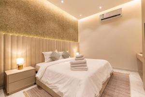 Postel nebo postele na pokoji v ubytování Amber Hospitality - Al Qairawan