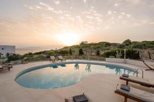 Πισίνα στο ή κοντά στο Seaview Villa Ormos, Heated Pool, Sea & Sun Villas