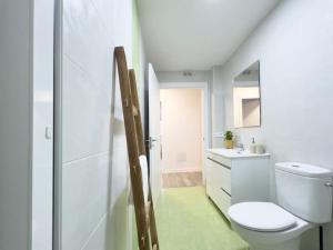 Ένα μπάνιο στο Apartamentos Gredos 002