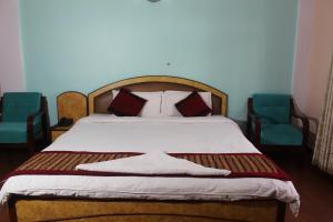 Una cama o camas en una habitación de Hotel Mudkhu Durbar