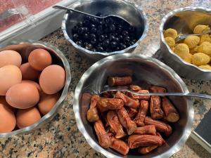Jedlo v ubytovaní bed & breakfast alebo blízkom okolí