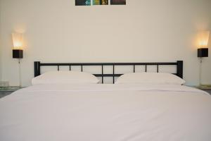 Postel nebo postele na pokoji v ubytování ไร่นภาดลรีสอร์ท