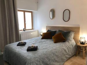 a bedroom with a bed with two towels on it at Le studio Adhémar - parking sur place in Montboucher-sur-Jabron