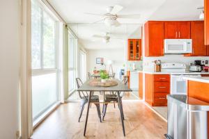 a kitchen with a table and chairs in it at Mountain View 1br w balcony pool nr shops SFO-1588 in Mountain View