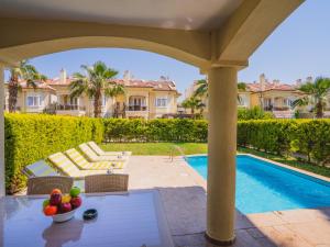 Bazén v ubytování Sunset Beach Villas and Apartments nebo v jeho okolí
