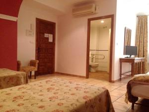 Postel nebo postele na pokoji v ubytování Hostal Maestre