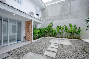 Zahrada ubytování RedDoorz Plus at Jalan Gatot Subroto Jakarta