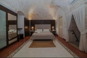 a bedroom with a large bed in a room at Saymon's Suite in Ceglie Messapica