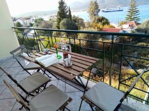 a table and chairs on a balcony with a view of the water at Captain's panoramic sea view in Sami