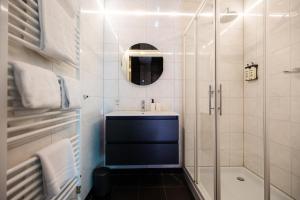 a bathroom with a sink and a shower at Rooms25 in Amsterdam