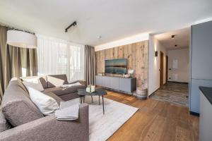 Televízia a/alebo spoločenská miestnosť v ubytovaní Modern Apartment with Panoramic View