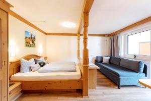 A bed or beds in a room at Käserstube Ferienwohnungen
