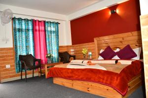 Rúm í herbergi á Guruchhaya hotel and cottages