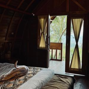 Giường trong phòng chung tại Lumbung Hill Bedugul