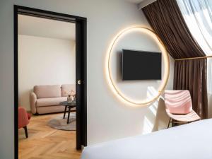 Postel nebo postele na pokoji v ubytování Hotel Am Konzerthaus - MGallery Collection