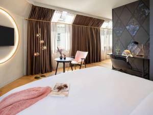 Postel nebo postele na pokoji v ubytování Hotel Am Konzerthaus - MGallery Collection